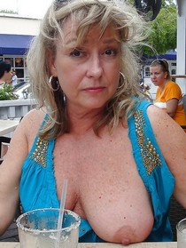 Latina sex bomb with shell